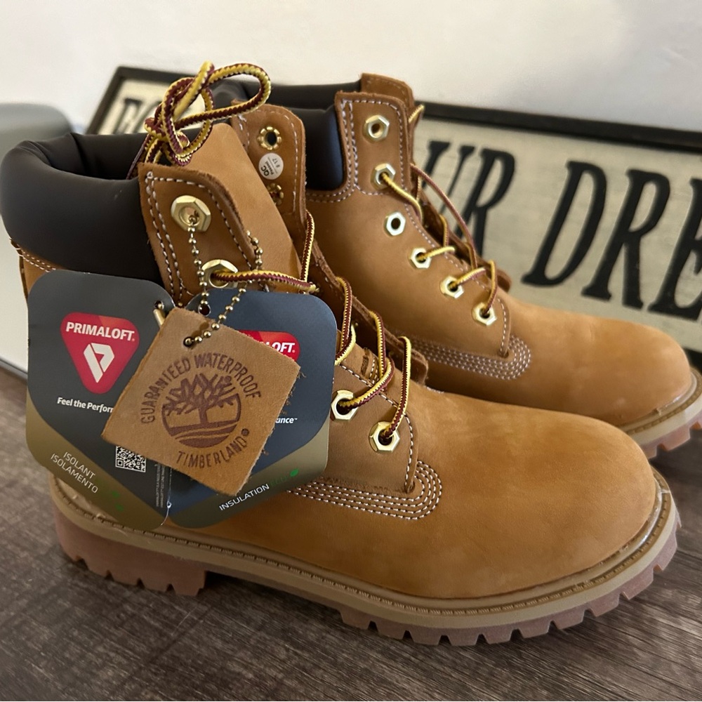 New Timberland boots size 4.5 boys NWT